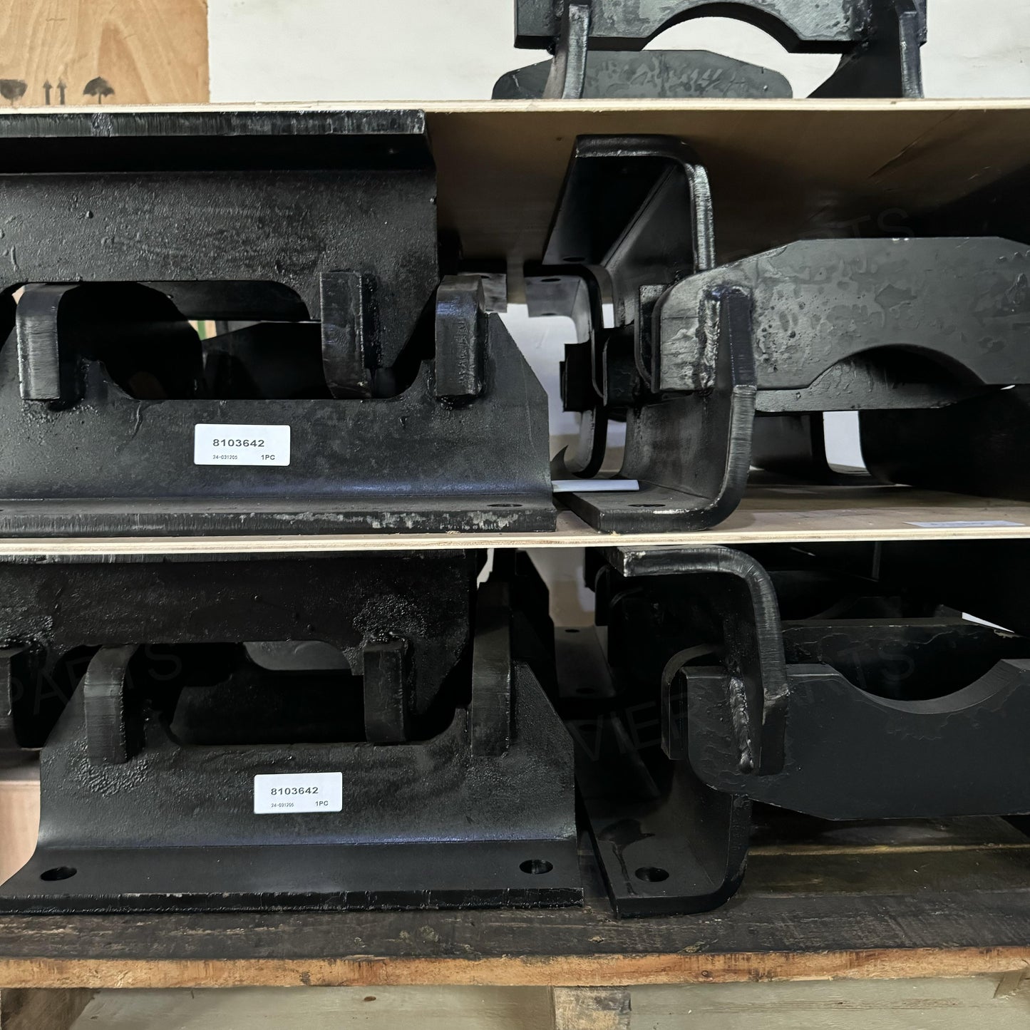 8103642 GUARD,TRACK