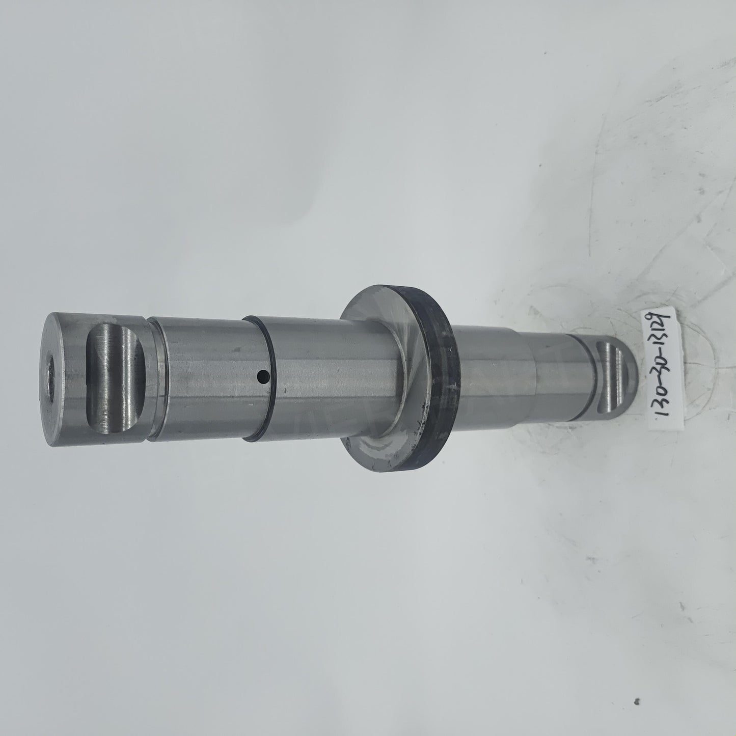 1303013129 Komatsu SHAFT, IDLER