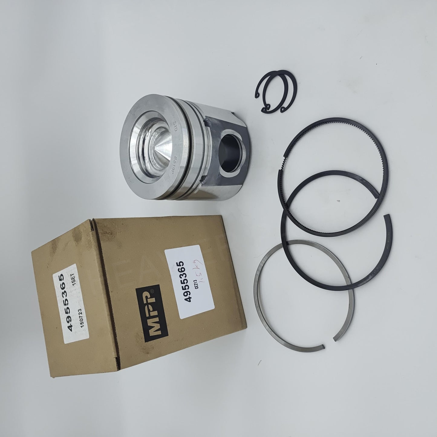 4955365 Cummins PISTON KIT